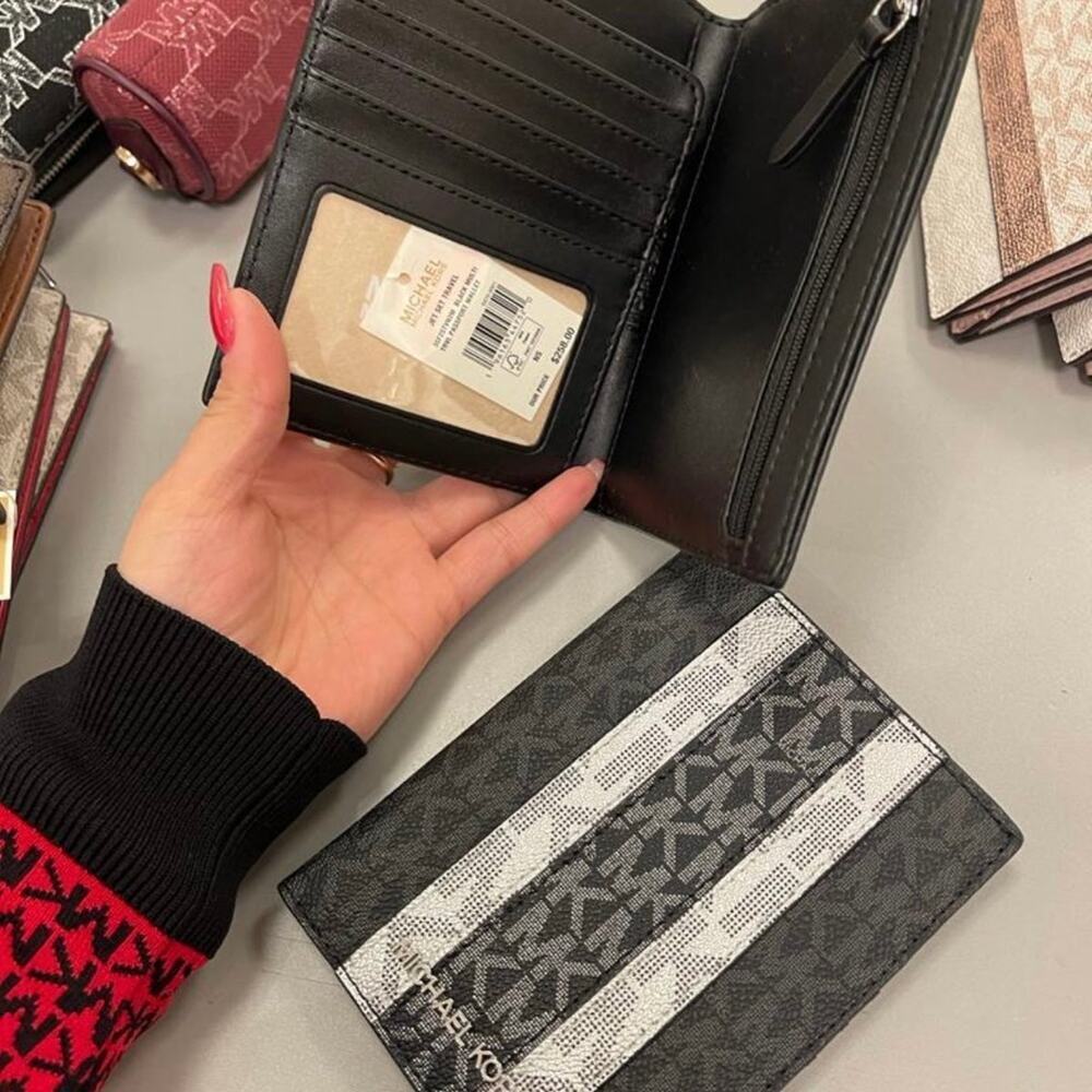 Michael Kors Passport Wallet Jet Set MK Stripe Signature Black Multi - Picture 2 of 4